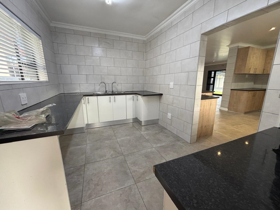 To Let 3 Bedroom Property for Rent in Silver Oaks Western Cape